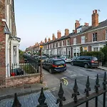 Trinity House Centre & Free Parking *