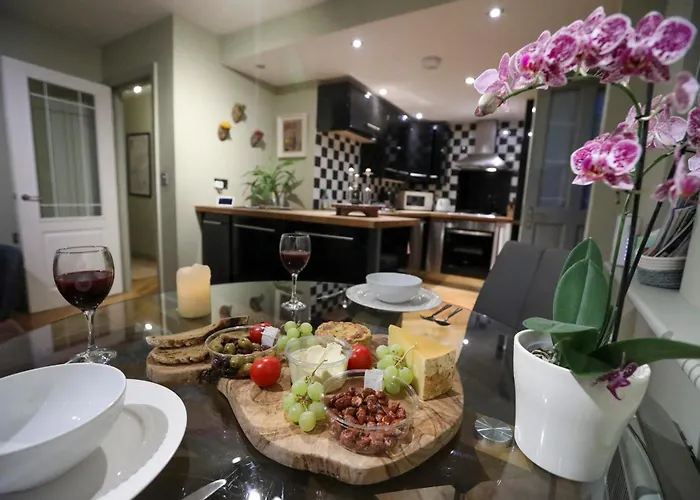 Trinity House Centre & Free Parking