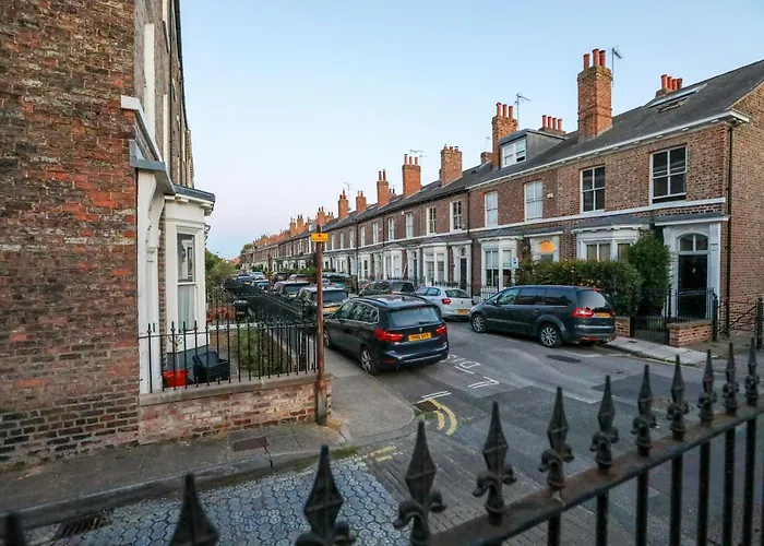 Trinity House Centre & Free Parking *