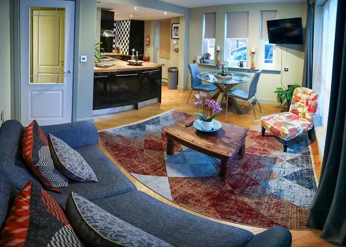 Trinity House Centre & Free Parking