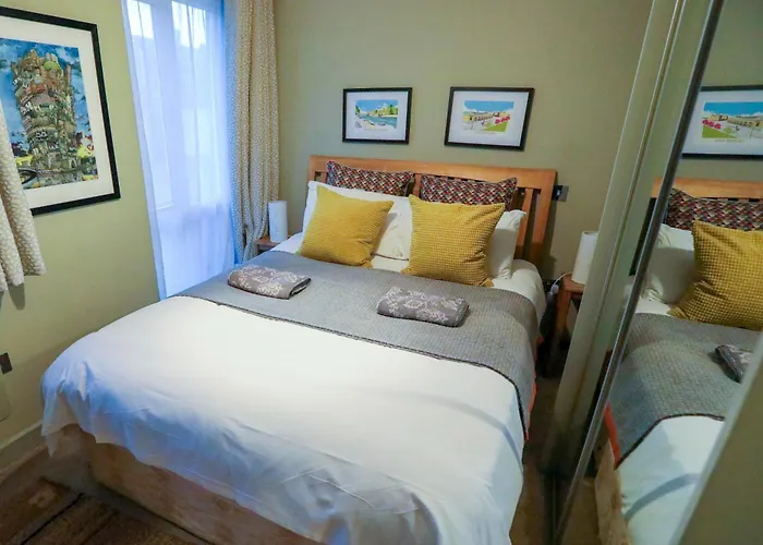 Trinity House Centre & Free Parking *