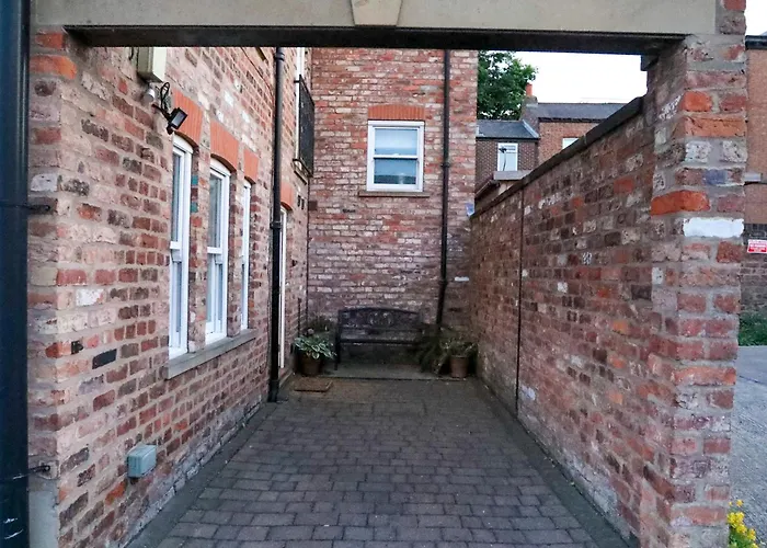 Trinity House Centre & Free Parking