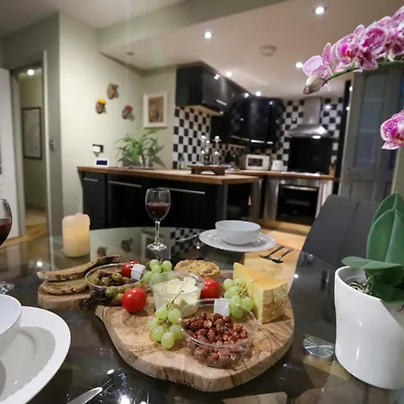 Trinity House Centre & Free Parking